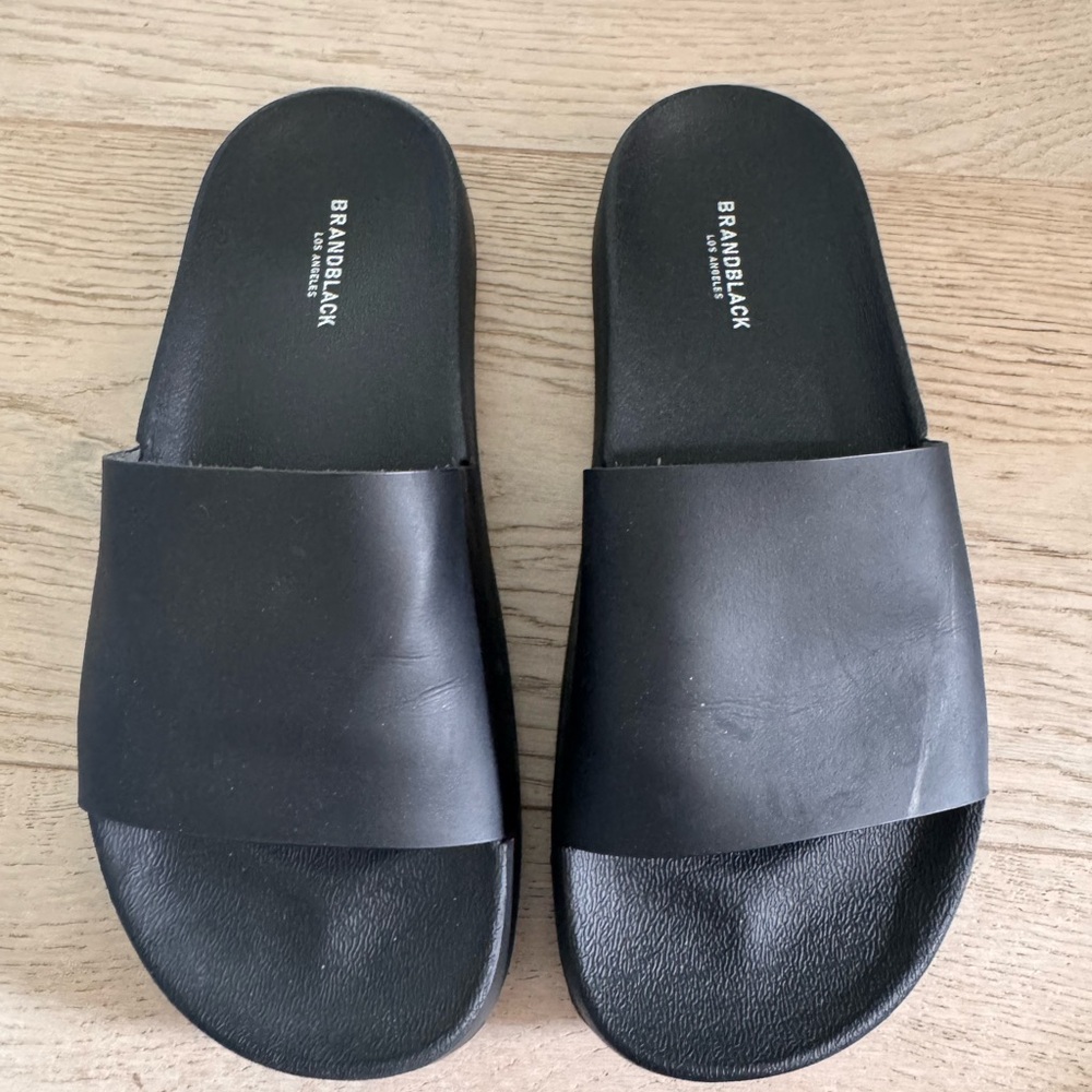 BRANDBLACK
Kashiba Lux Slides size 6.5